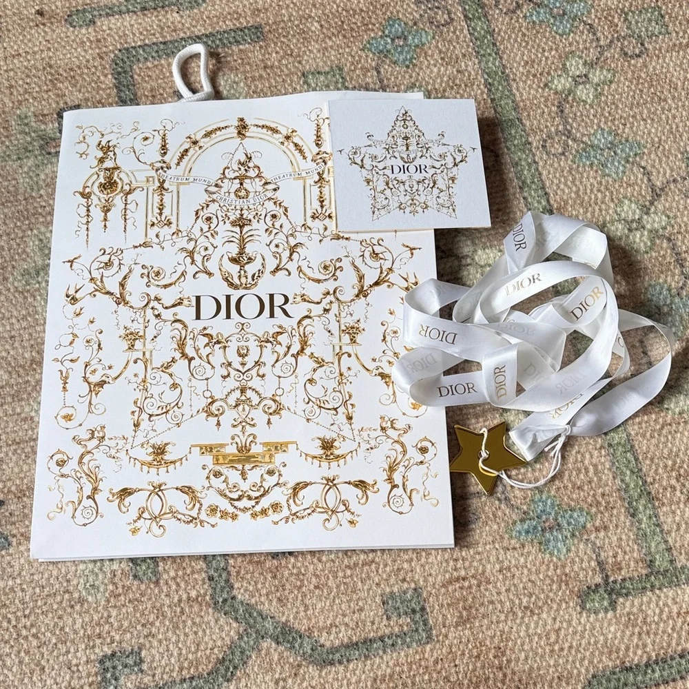 Bundle of Dior Holiday Shopping Bags - Picture 4 of 4